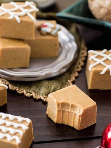 Squares of gingerbread fudge