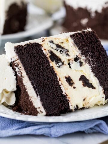 Slice of Oreo cheesecake cake on a plate.